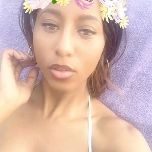 Meet your Posher, Alora